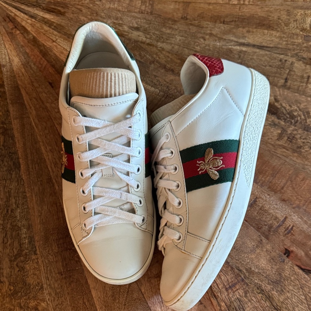 Gucci White Leather Sneakers‎ with Red Accent